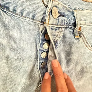 Levi's Light Blue High-Rise Button-Fly Distressed Women's Jeans thumbnail 5