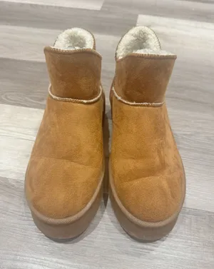 Pink Lily platform Ugg style short bootie size 7.5 thumbnail 1
