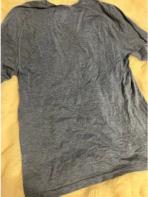 Lululemon shirt thumbnail 1