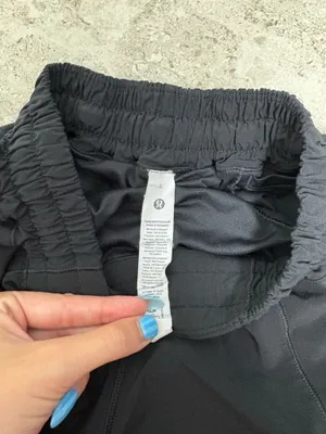 Lululemon hotty Hot Shorts 2.5" Low-Rise thumbnail 3