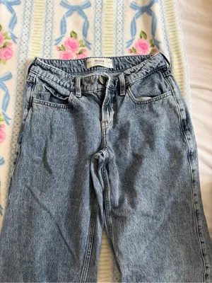 Hollister High-Rise Light Blue Mom Jeans thumbnail 2