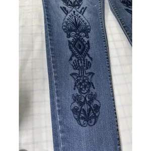 Bandolino Embroidered Skinny Jeans Women’s Size 12 Medium Wash Frayed Cuff Boho thumbnail 2
