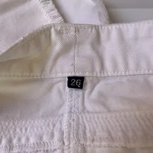 LF Carmar low rise distressed white cut-off jean shorts size 26 NWOT thumbnail 5