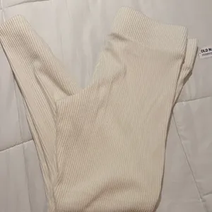 Old Navy High-Waisted Cozy Rib-Knit Lounge Leggings Creme de La Creme Size M thumbnail 8