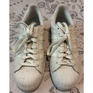 Adidas Superstar Off-White Women’s Size 9 Sneaker H03916 Low Top Shell Toe thumbnail 2