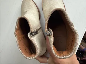 Frye Carson Piping Off-White Leather Crackled Vintage Chelsea Casual Ankle Boots thumbnail 15