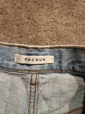 PacSun Vintage High Rise Distressed Denim Shorts – Size 24 thumbnail 4