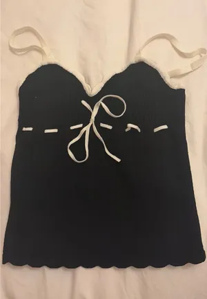Aritzia black top thumbnail 1