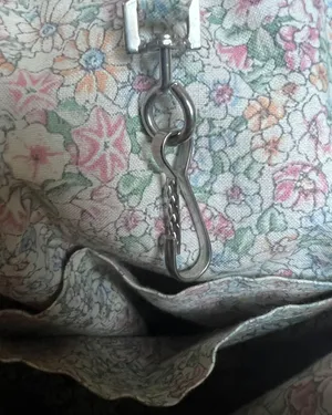 ˚₊‧꒰ა 90's embroidered floral tapestry cream bag with adjustable straps and wooden closure ໒꒱ ‧₊˚ thumbnail 4