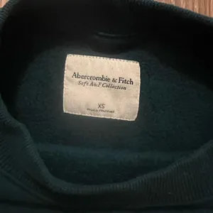 Abercrombie &Fitch Essential Crewneck thumbnail 3