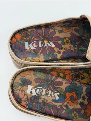 These Korks Laporte patent loafers feature a square toe and a block heel. SZ 10 thumbnail 9