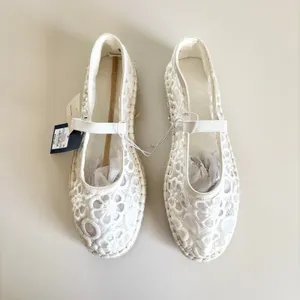 Universal Threads Celia White Floral Lace Mary Jane Espadrille Flats Women's 8.5 thumbnail 2