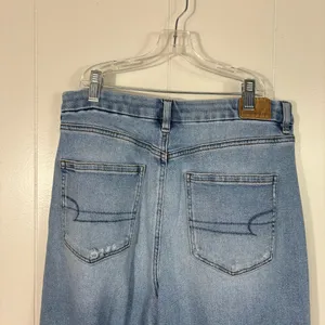 American Eagle Distressed Light Wash Curvy Mom Jeans 12 Reg Stretch High Rise thumbnail 6
