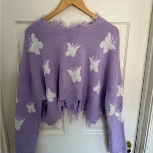 Just Polly Lavender V-Neck Sweater with Butterfly Design thumbnail 6
