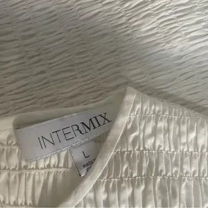 Intermix White Ruched Women's Top Size Large thumbnail 3