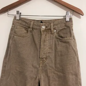 H&M Divided Ankle-length Beige Jeans size 0. thumbnail 3