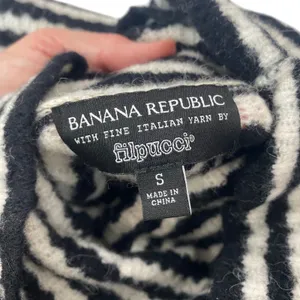 Banana Republic Italian Filpucci Yarn Turtleneck Sweater Small Black Beige⁠ thumbnail 6