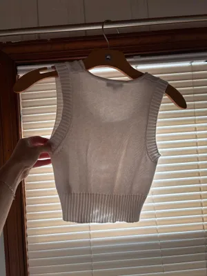 White crop top thumbnail 4