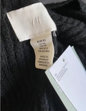 NWT H&M black sweater  thumbnail 4