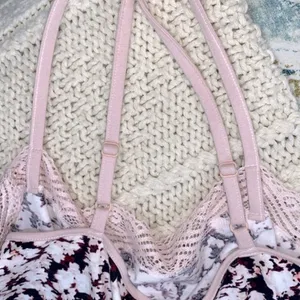 Ann Taylor floral tank top size medium thumbnail 5