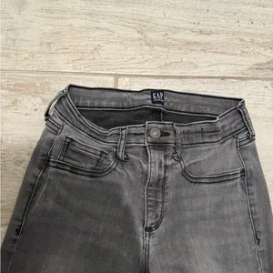 Gray Gap Favorite Jegging Jean with Distressed Hem Size 26 thumbnail 2