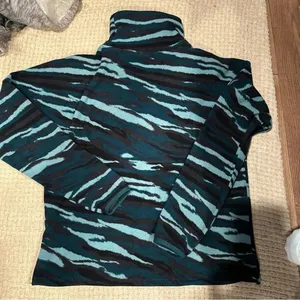 The North Face Womens Pullover Sweater Turtle Neck Medium Green Animal Print thumbnail 12