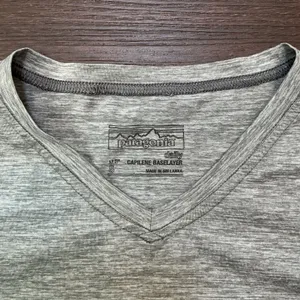 Patagonia Capilene Daily V-Neck Shirt Grey Heathered Baselayer Small Hiking Tee thumbnail 3