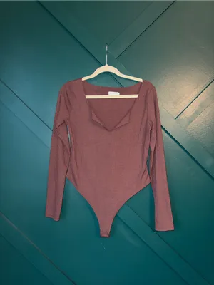 Meshki Women’s Ribbed Mauve Long Sleeve Square Neck Bodysuit Stretch Basic Top thumbnail 2