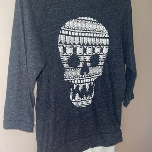 Unlisted Women's Gray White Sugar Skull 3/4 sleeve Shirt Size Small‎ thumbnail 2