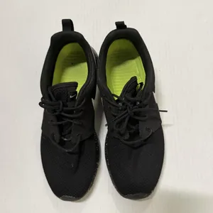 Nike‎ Roshe One Shoes Womens 9.5 Black White Mesh Speckle Sneakers 855916-007 thumbnail 9