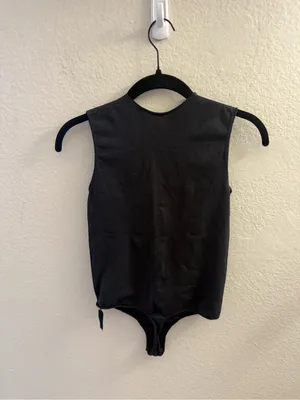 SKIMS Essential Sleeveless Crewneck Thong Bodysuit Size XS Onyx Shapewear Basic thumbnail 4
