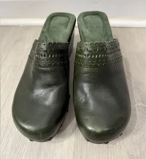 Elegant‎ Dark Green Leather Mules Size 8 thumbnail 1