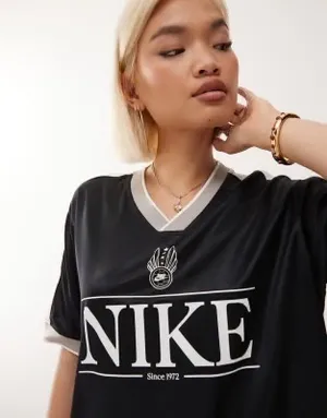 BNWT Women’s Nike V-Neck Jersey Top thumbnail 7
