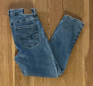 American Eagle Outfitters Stretch Denim Mom Jeans EUC thumbnail 1