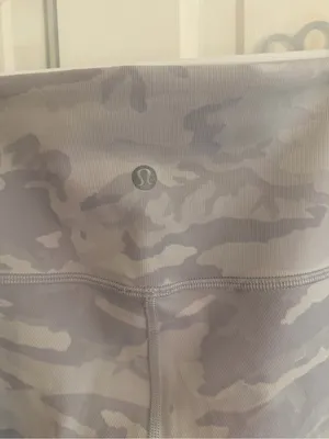 Lululemon Align Super High Rise Camo Bike Shorts Gray Size 4‎ thumbnail 3