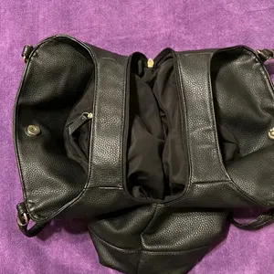 Liz Claiborne black handbag with lots of pockets and cute lock accent EUC thumbnail 9
