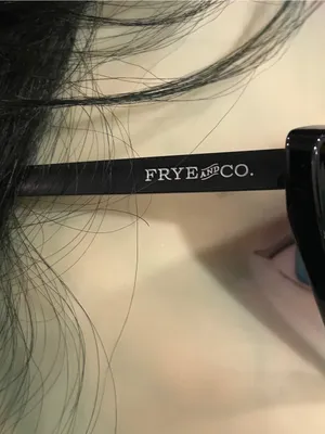 FRYE AND CO. Black Cat-Eye Sunglasses with Smoke Lenses thumbnail 4