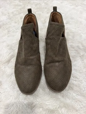 Dr. Scholl's Rate Perforated Ankle Bootie in olive green Woman’s Size 9 thumbnail 2