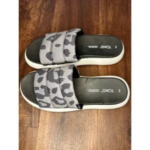 Apple Bottoms Toms Womens Mallow Cement XXL Abstract Leo Repreve Matte Woven Slide Sz 8 EUC! thumbnail 2