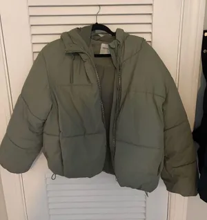 Bershka Puffer Coat thumbnail 1