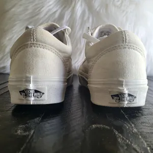 Vans Old Skool Unisex White/Marshmallow Low Top Lace-Up Sneakers Men 5 Women 6.5 thumbnail 3