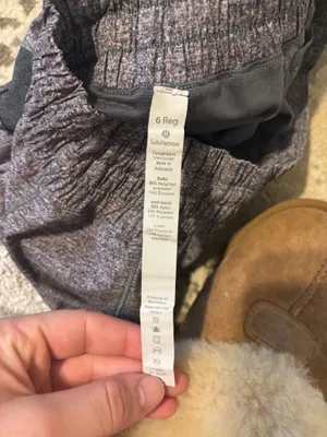 Lululemon Hot Hot Shorts 2.5” thumbnail 3