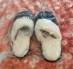Victoria’s Secret PINK Slippers thumbnail 4