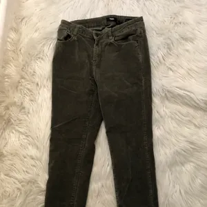 Kensie Jeans Women's Size 4/27 Knockout Skinny Pant Green Corduroy‎ Mid Rise thumbnail 4