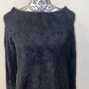 LOFT Women’s Soft Off The Shoulder Sweater Size Medium thumbnail 3