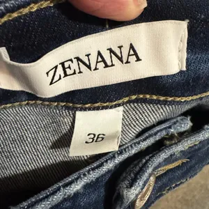 Zenana Button Fly Dark Wash Raw Hem Skinny Jeans – Size 36 NWT thumbnail 3