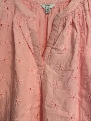 Crown & Ivy Pink Daisy Eyelet Embroidery 3/4 Sleeve V-neck Cotton Blouse Size XS thumbnail 3