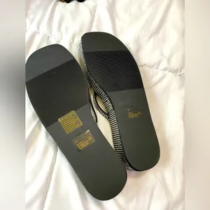 Brand New Never Worn Cape Robbin Rinestoned flip flops Size 10 thumbnail 5