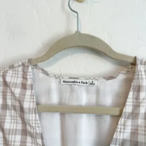 Abercrombie | Plaid V-Neck Puff Sleeve Button Top thumbnail 4