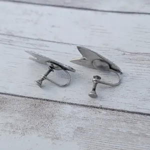 Vintage Screw On Earrings Arrow Shape - Fair Condition thumbnail 8